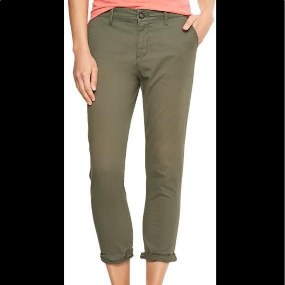 NWT Gap Skinny Boyfriend Chinos. Perfect for the spring season!